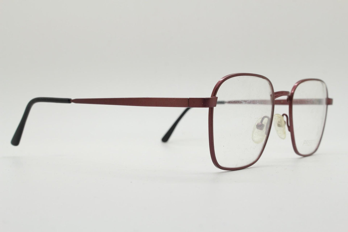 Prestige 90s vintage square metal eye glasses. Straightforward minimal design optical frames in attractive metallic brown. Prescription RX