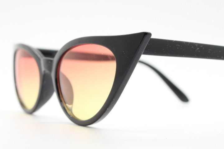 Y2K vintage pointed cat eye sunglasses. Womens black slender 50s design frame with pink to yellow ombre lenses. Rockabilly bad girl pin up