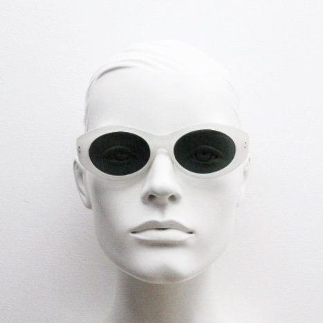 Marconi Vintage 90s oval cat eye sunglasses model 2090. Transparent chunky white acetate frosted cat eye with contrasting dark lenses. NOS