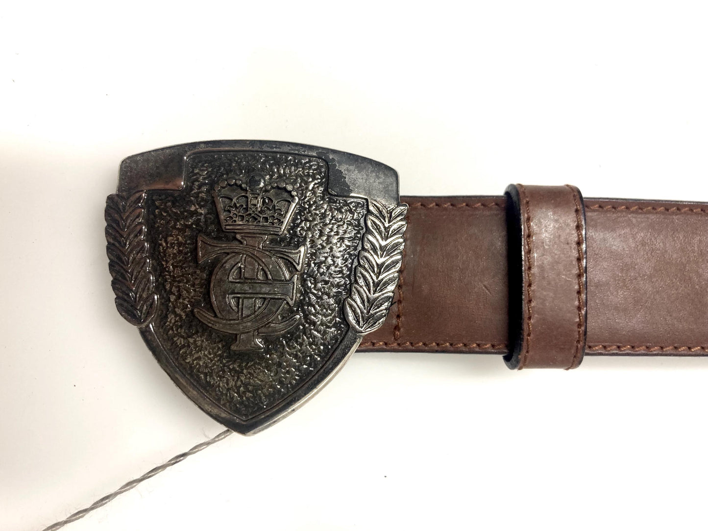 Iceberg 90s vintage belt in matt brown genuine leather with heraldic shield style buckle. For dress or jeans. Made in Italy. BNWT. NOS