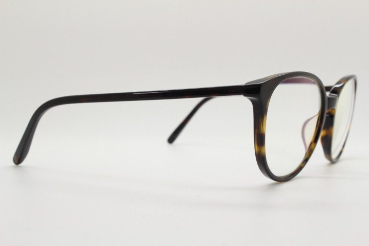 Hamburg eyewear round cat eye glasses made in Germany. Tortoise cateye acetate optical frame with keyhole bridge. Prescription eyeglasses RX