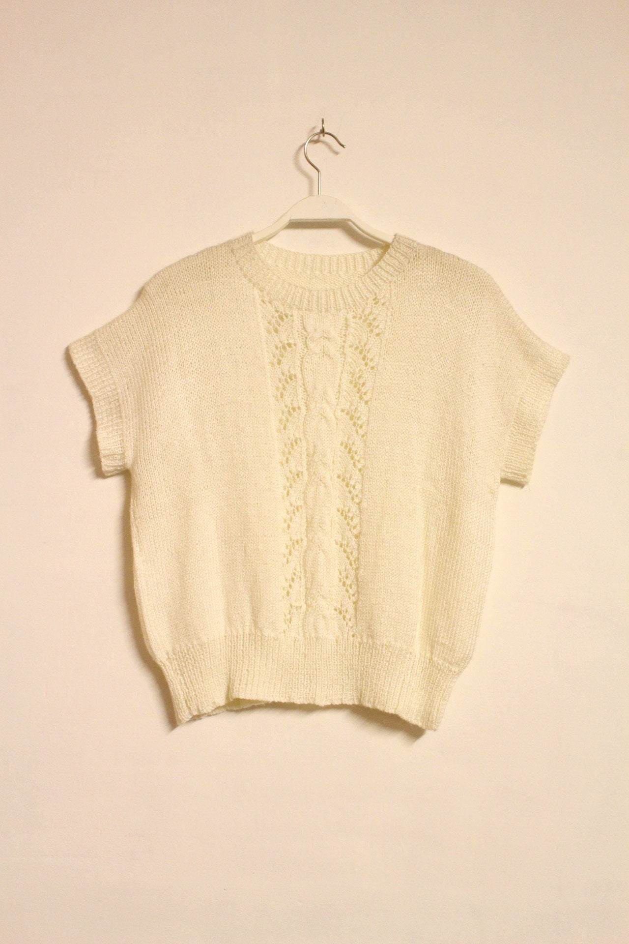 White 80s vintage crochet knit jumper. Short sleeve. Womens sweater. Knit pullover
