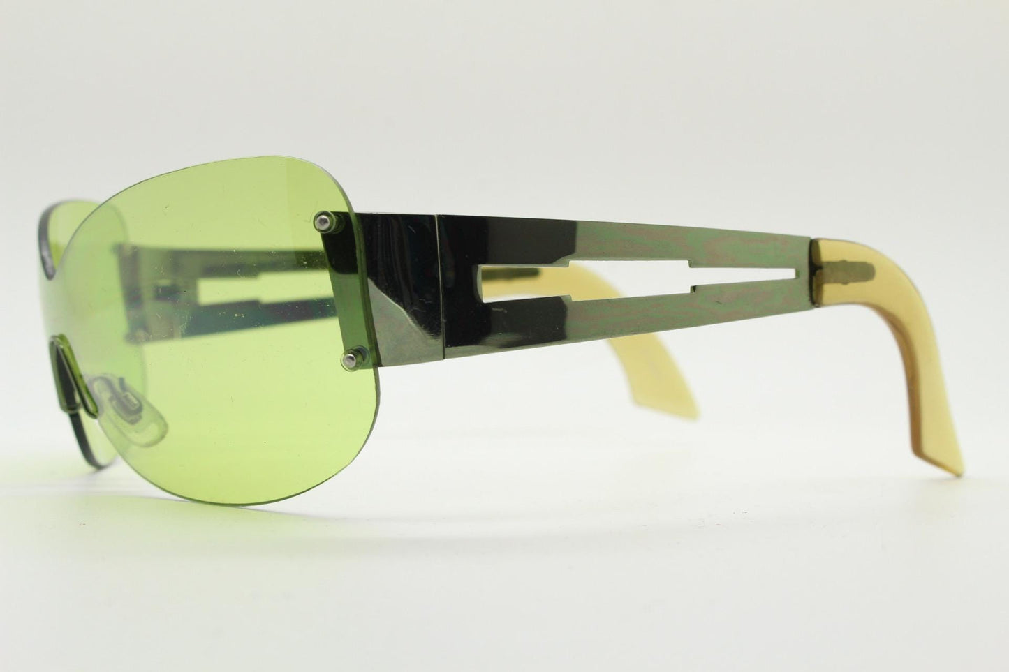 Y2K vintage frameless shield sunglasses. Dynamic 2000's green mono lens visor with matching coloured chrome arms. 00's Cosplay mini mask NOS