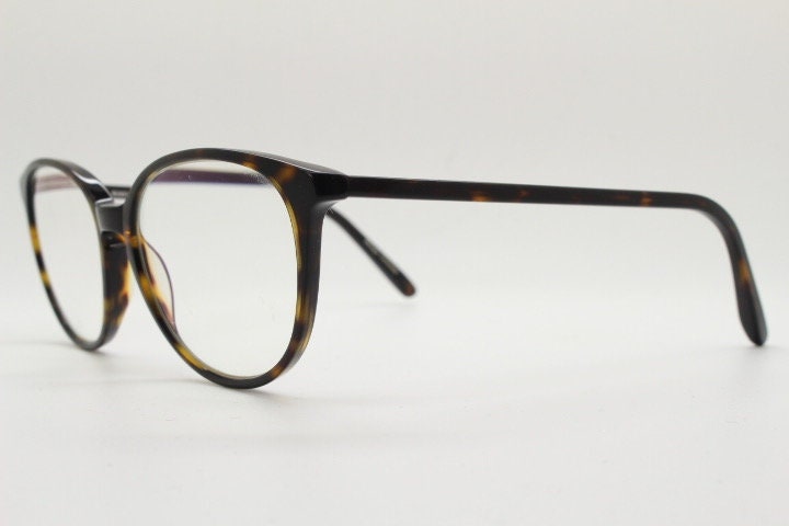 Hamburg eyewear round cat eye glasses made in Germany. Tortoise cateye acetate optical frame with keyhole bridge. Prescription eyeglasses RX