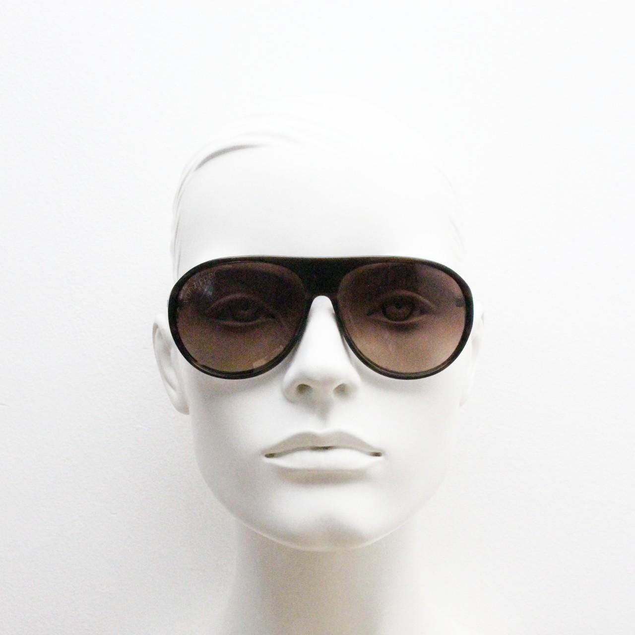 Von Zipper Y2K vintage teardrop aviator sunglasses. Classic 70s design aviators in dark mottled brown acetate with graduating lenses