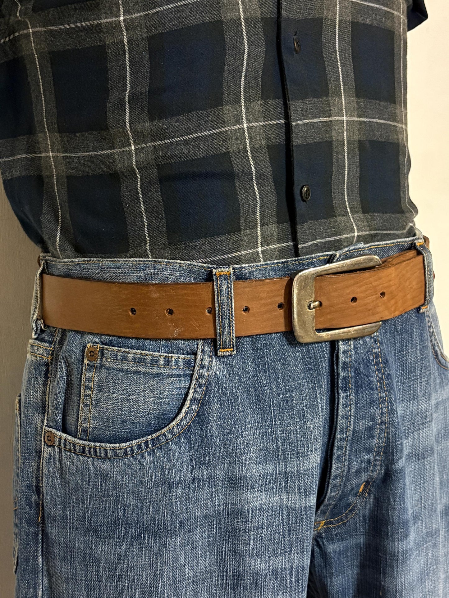 60s vintage thick brown leather belt with large brass changeable buckle. Made from genuine premium textured cowhide for jeans or trousers