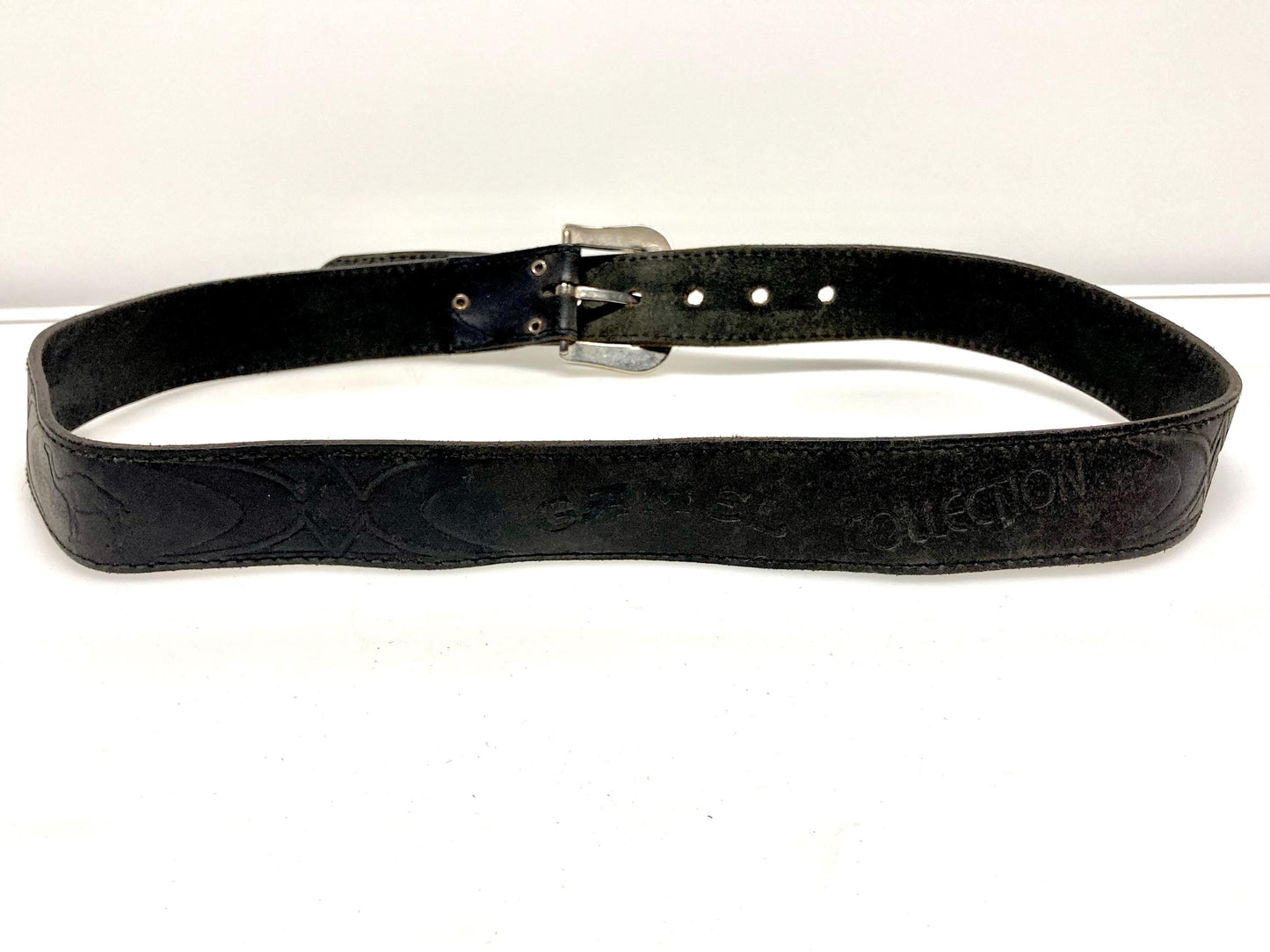 70s vintage black thick genuine leather belt with silver buckle by Camel. Subtle embossed patterns and big logo. For jeans and trousers