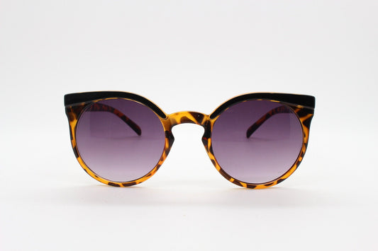 Vintage 80s flat top cat eye sunglasses. Women's sharp angled tortoise cateye with graduating smoky lenses. Rockabilly pin up. BNWT catseye