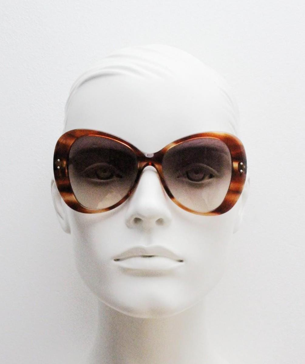 Cutler and Gross London vintage oversized butterfly sunglasses hand made in Italy. Substantial mottled brown acetate frame. Womens Y2K