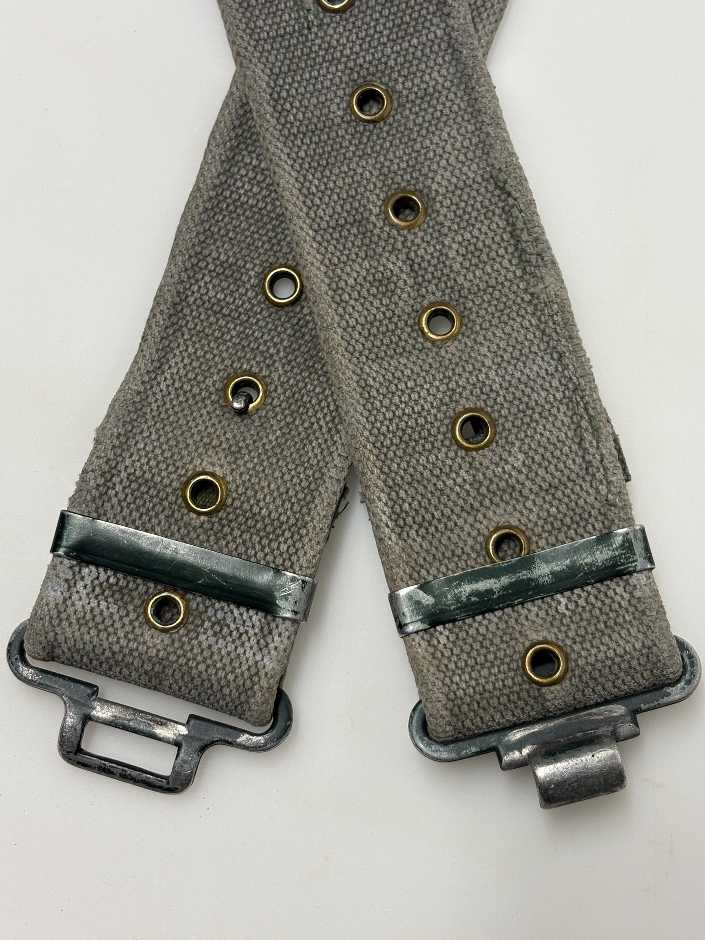 80s vintage real army webbing belt. Thick woven canvas in khaki green. Distressed look. Metal hardware. Fully adjustable. Tactical webbing