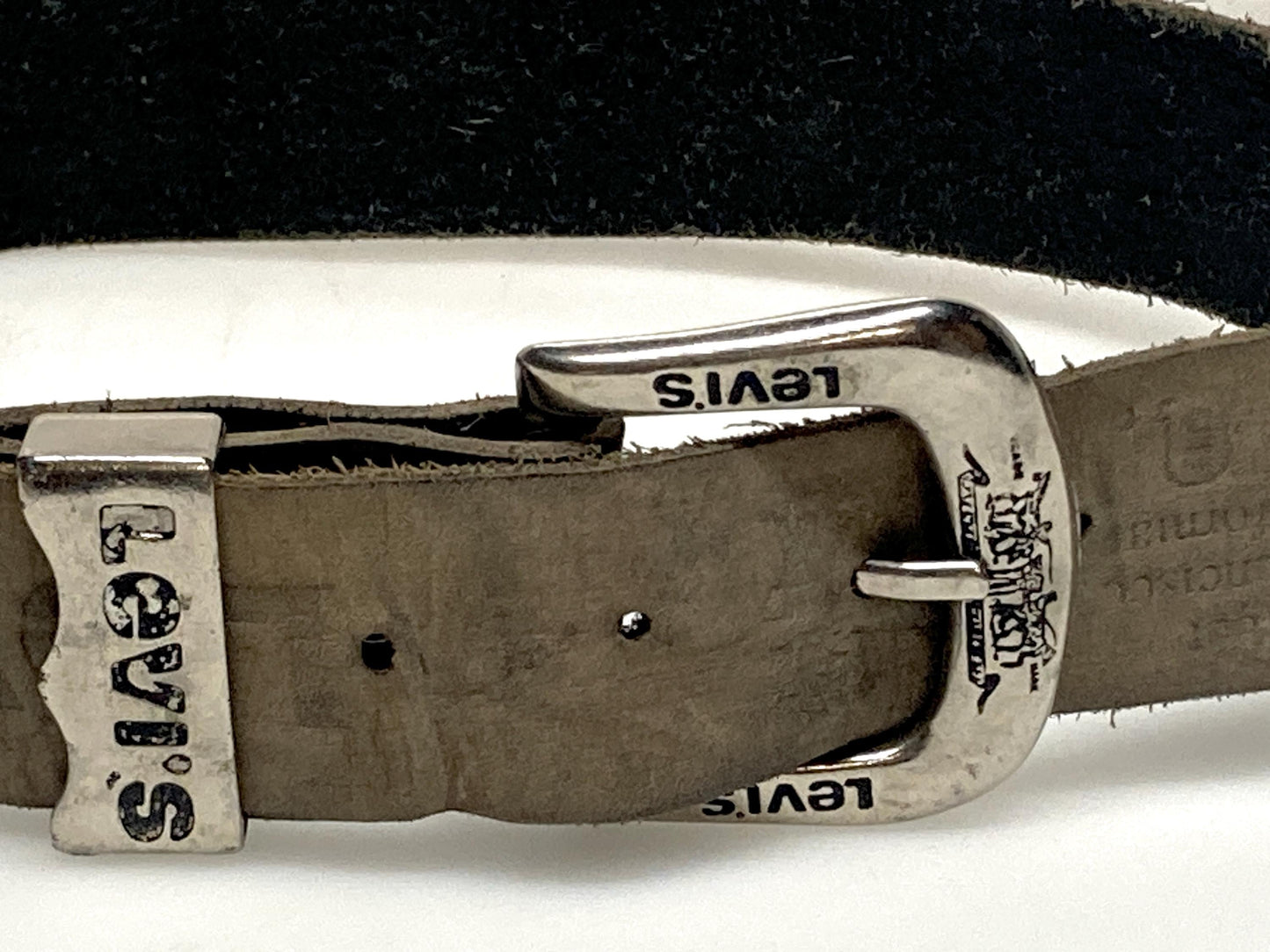 Levi's 80s vintage thick grey genuine leather belt for jeans with detailed buckle and numerous traditional cute logo's stamped all along