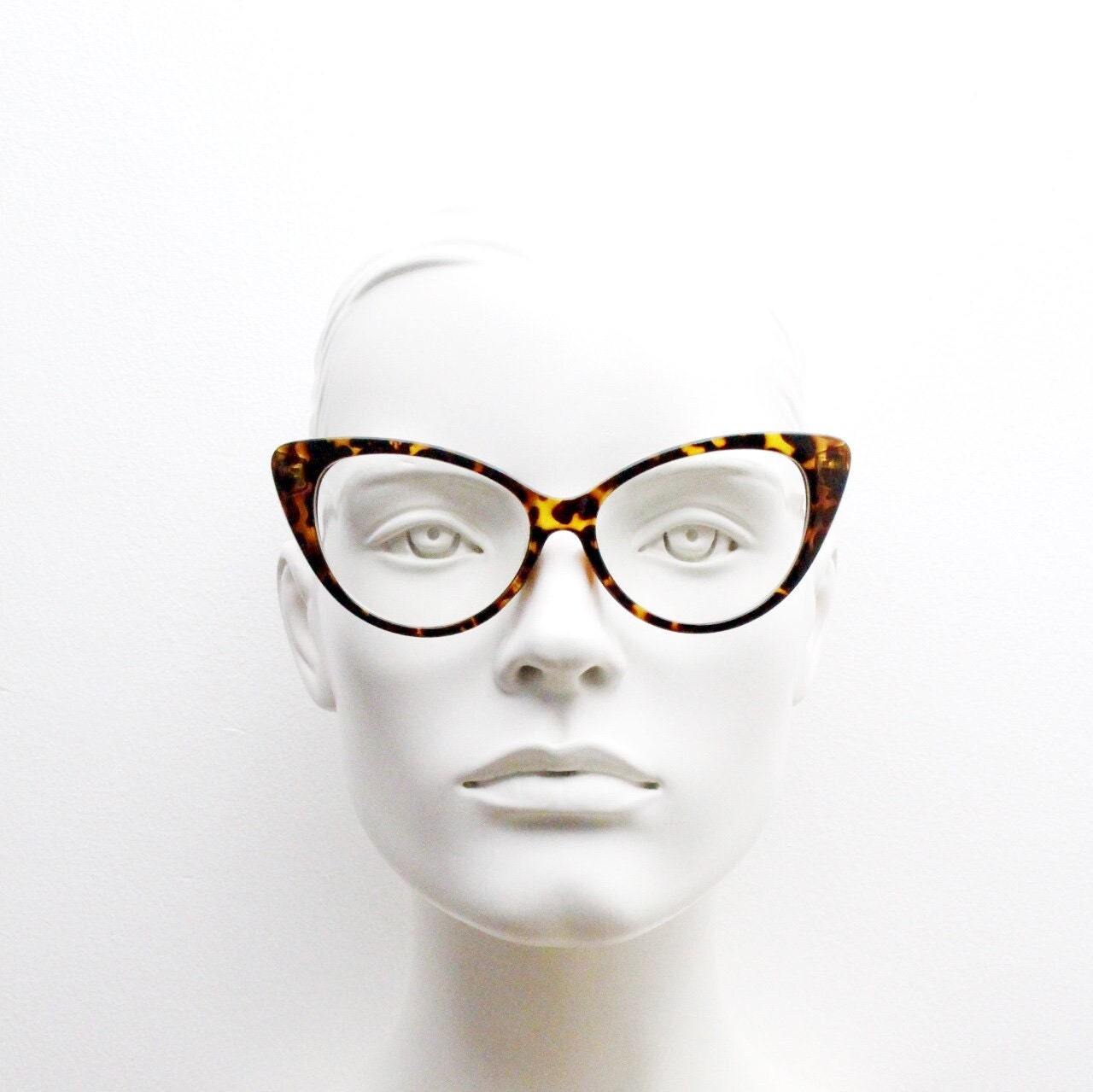 Pointed cat eye glasses. Tortoise vintage clear lens optical frames. Y2K womens prescription eyeglasses. 50s design rockabilly spectacles