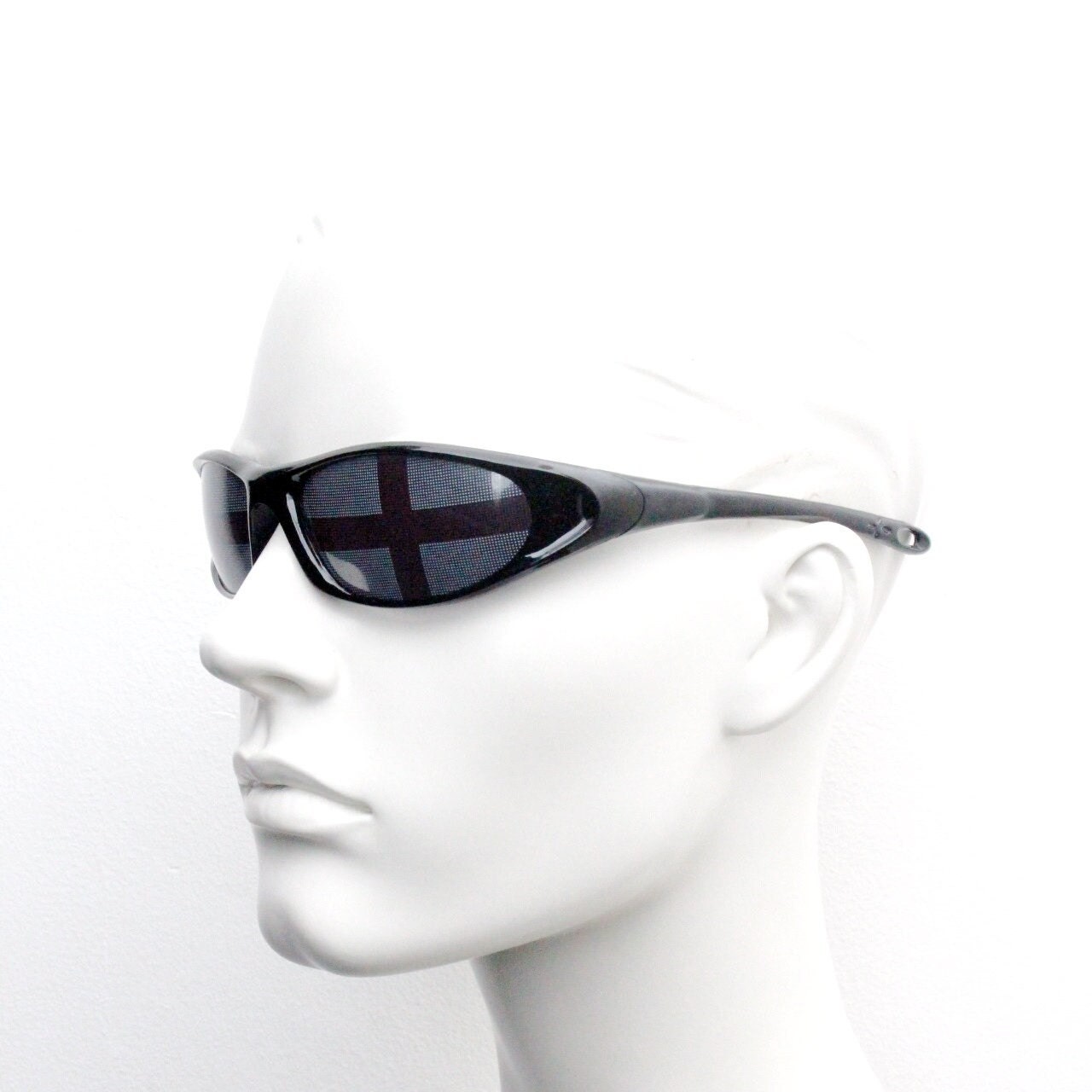 90s vintage England flag shield sunglasses. Wrap around black visor frame with white and red target print. Unused NOS. Brit pop. Cosplay