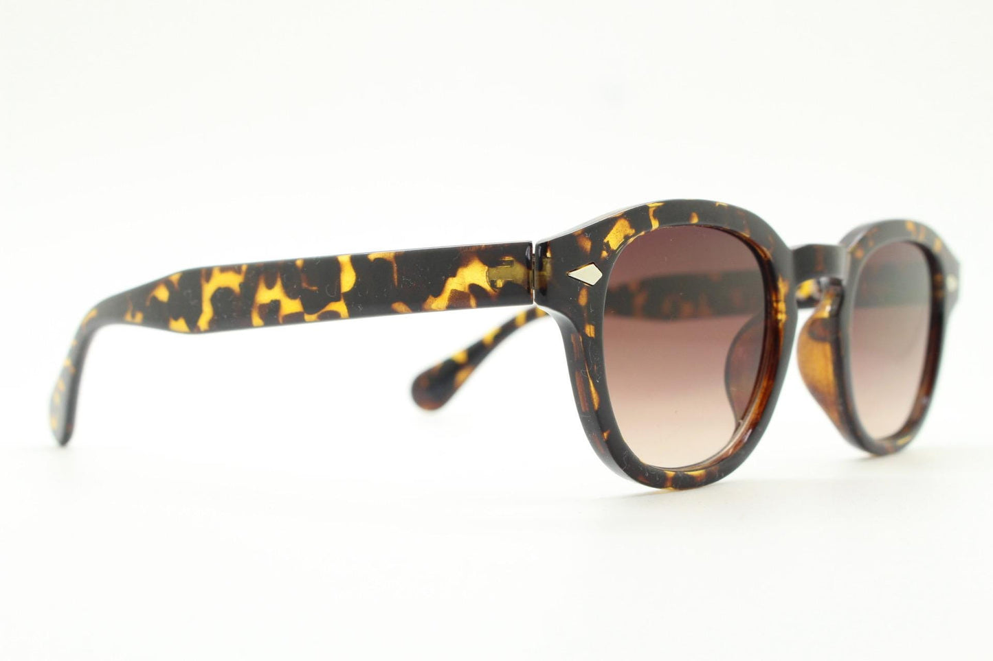 Vintage modified wayfarer design glasses. Dark tortoise gloss 40s, 50s shape frame with keyhole bridge and graduating lenses. BNWT