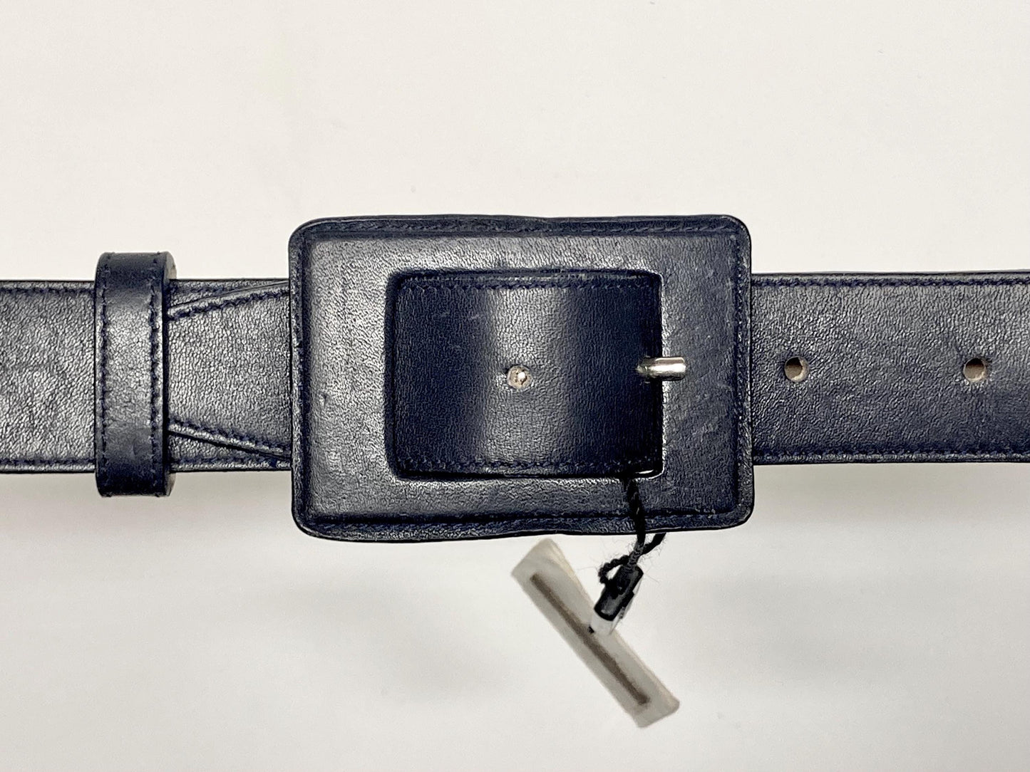 Iceberg 90s vintage womens belt in black genuine all leather with smart covered buckle. For dress or trousers. Made in Italy. BNWT. NOS