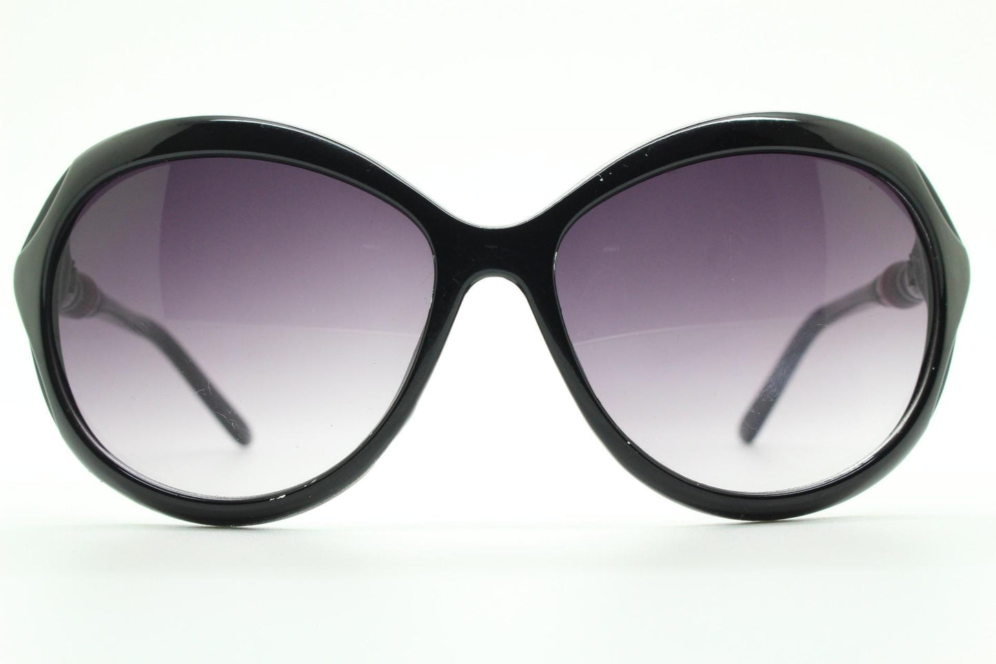Y2K vintage big round sunglasses. Women's classical 60s design in black gloss with graduating lenses and subtle arm detail. 2000s. 00s NOS