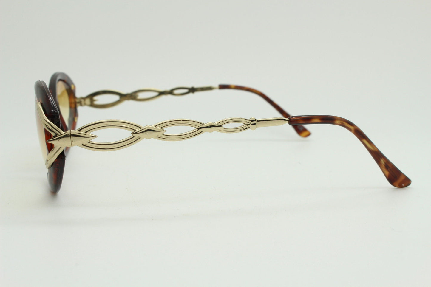 90s vintage oval cateye sunglasses. Womens honey tortoise frame with dynamic metal chain link arms and extra light tone lenses. Unused NOS