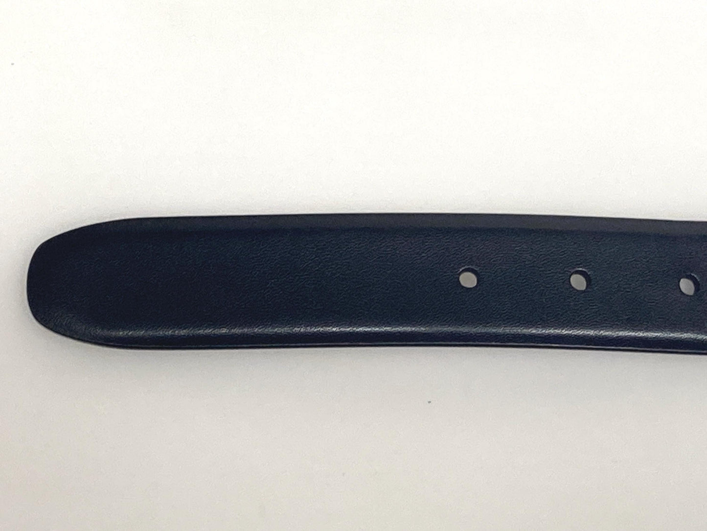 Original Penguin black genuine all leather smart trouser belt. Seamless bonded bevelled edge design. Original Munsingwear. Mens vintage NOS