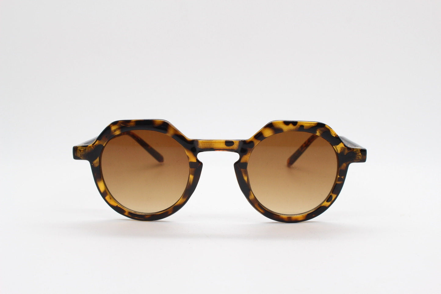 90s vintage round flat top sunglasses. 30s, 40s style tortoise frame with Havana brown lenses. BNWT