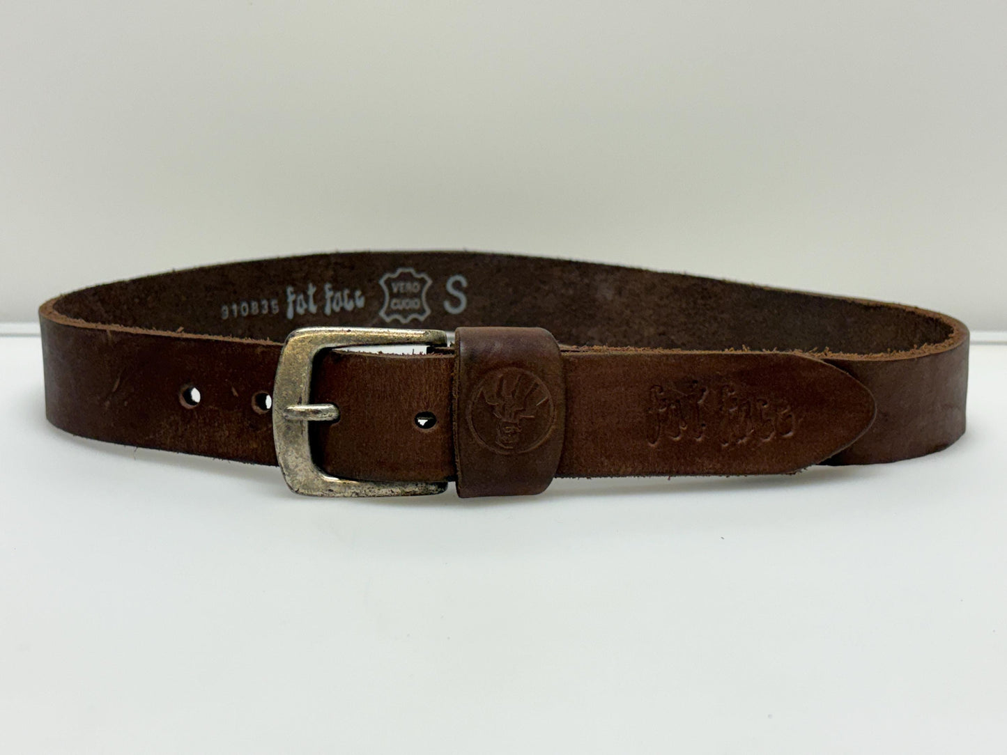 Fat Face Y2K vintage thick brown genuine leather belt for jeans with distressed solid metal buckle. Single piece cowhide with suede back