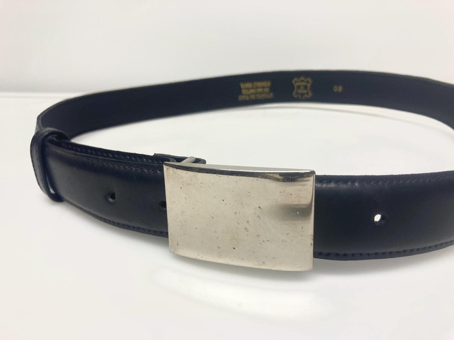 80s vintage smart trouser / jeans belt in grey genuine leather with solid shiny chrome buckle. Made in France. NOS