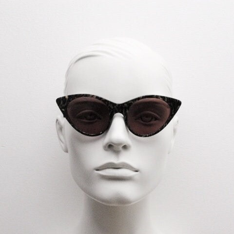 Opening Ceremony pointed cateye sunglasses. Womens classical cat eye marbled brown frame. Vintage. NOS. Y2K