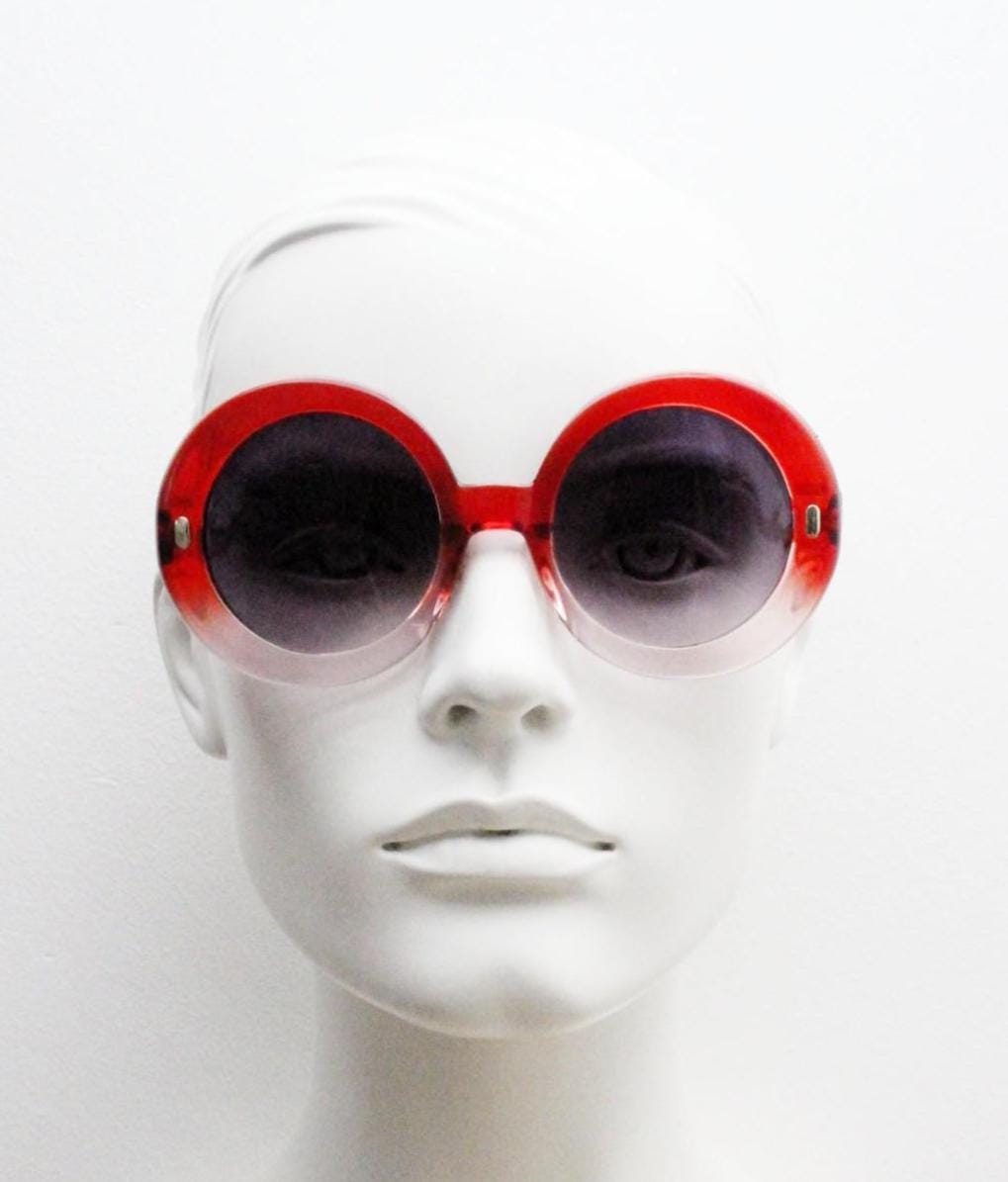 Y2k vintage oversized round sunglasses. Women's big 60s mod design transparent red to clear ombre frame with smoky black lenses. Unused BNWT