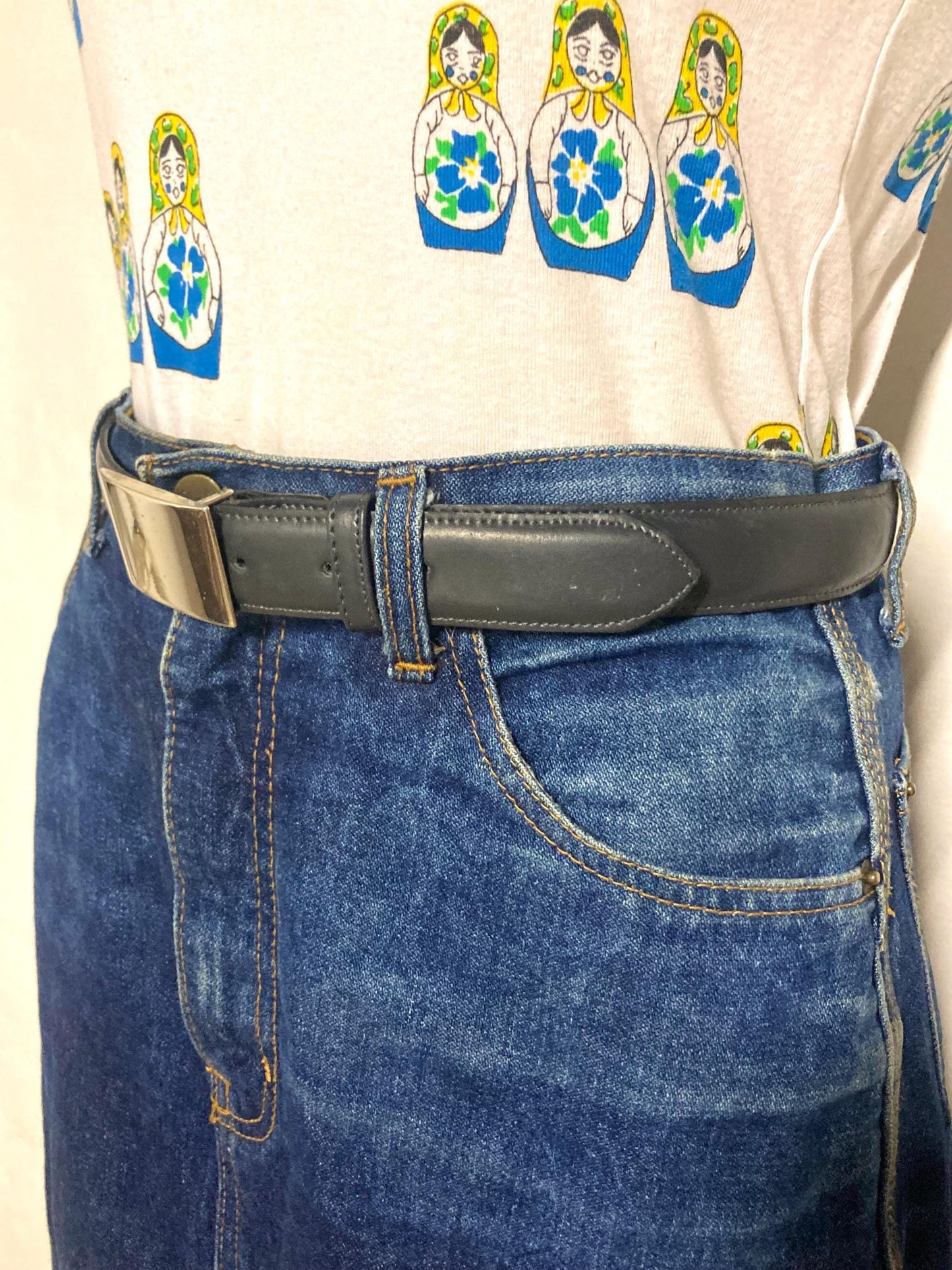 80s vintage smart trouser / jeans belt in grey genuine leather with solid shiny chrome buckle. Made in France. NOS