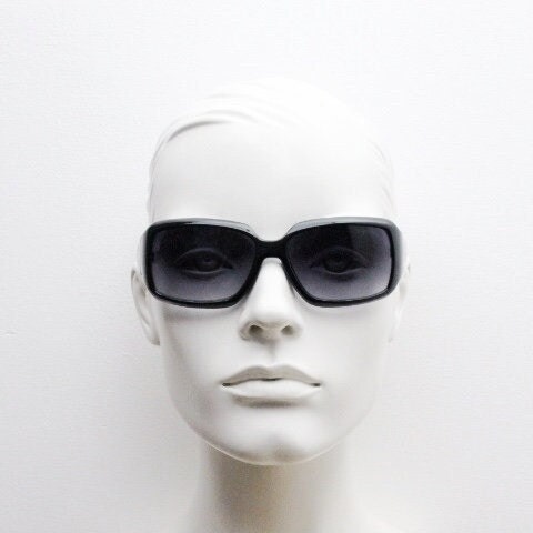 Oscar De La Renta Y2K vintage shield sunglasses. All black gloss wrap around visor with graduating lenses. 2000's bug eye mini mask