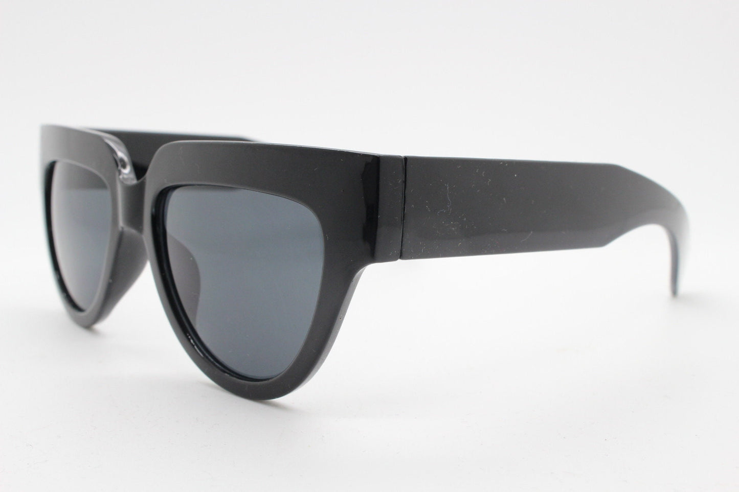 Vintage Y2K pointed cat eye sunglasses. Womens solid black 60s style flat brow cateye frame. Rockabilly. NOS catseye
