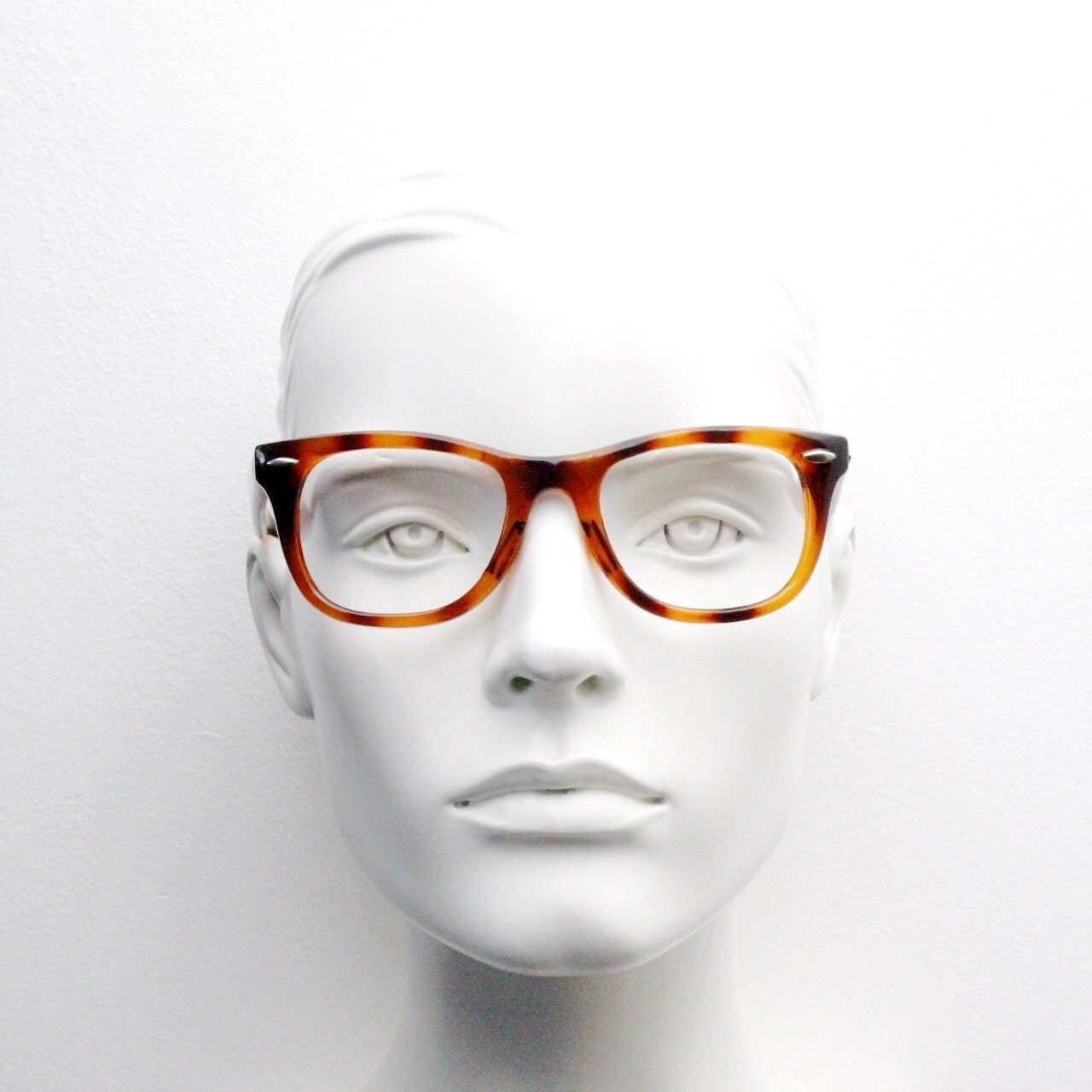 80s vintage wayfarer design glasses. All time classic optical frames in bumblebee colours. 40s 60s style prescription eyeglasses. Spectacles