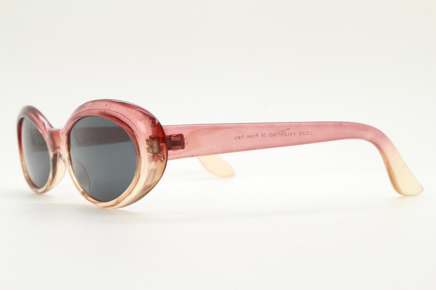Louis Valentino 90s vintage oval cat eye sunglasses made in Italy. Pink crystal ombre frame with contrasting dark lenses. Y2K. NOS. BNWT