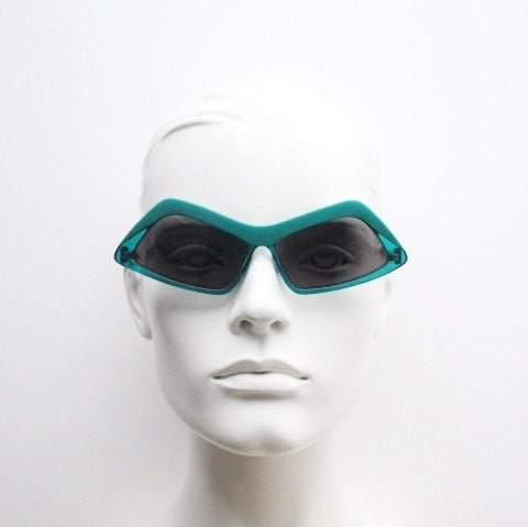 Stella Mc Cartney vintage abstract diamond sunglasses. Blockbuster fashion grail in transparent green acetate with dark lenses. NOS