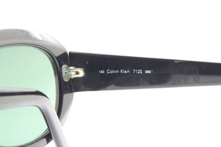 Calvin Klein vintage oval cateye sunglasses made in Italy. Womens plain black gloss thickened acetate cat eye. Classical 60s design. Y2K
