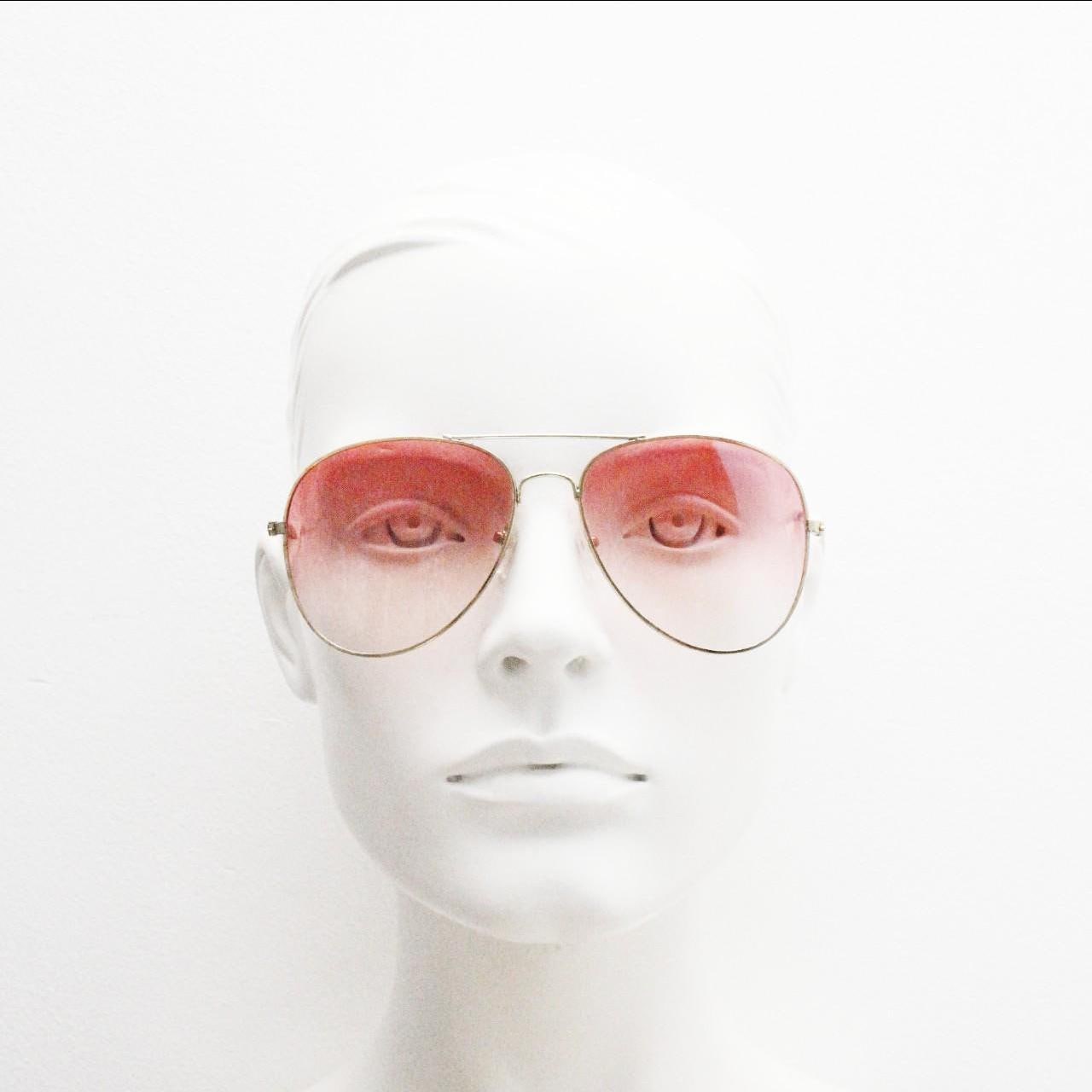Y2K vintage aviator sunglasses. Gold metal frame pilot aviators with atmospheric light pink gradient lenses. Teardrop. 70s. 2000s. 00s NOS