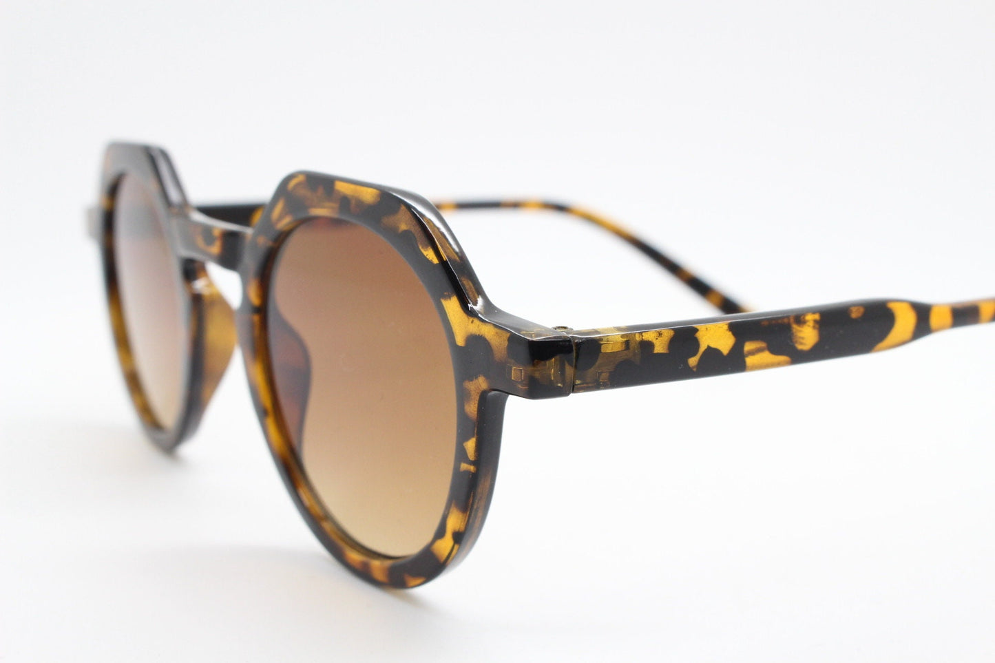 90s vintage round flat top sunglasses. 30s, 40s style tortoise frame with Havana brown lenses. BNWT