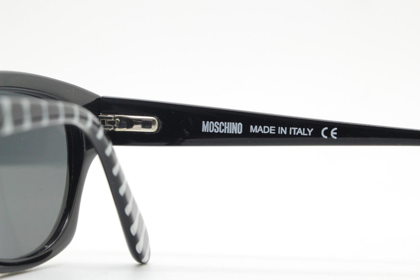 Moschino mind bending op art pattern cateye sunglasses made in Italy. Womens vintage monochrome acetate frame cat eye. 60s design. NOS