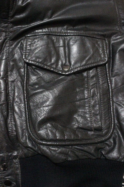 80s vintage genuine leather A2 flying jacket. Classic mens dark brown fur collar version with flap and side access pockets