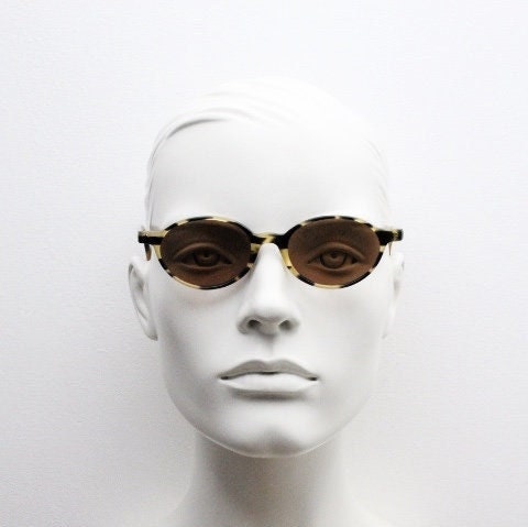 Robert La Roche 90s vintage oval sunglasses. Vibrant honey and mottled brown acetate undersized frame with plain brown lenses. NOS