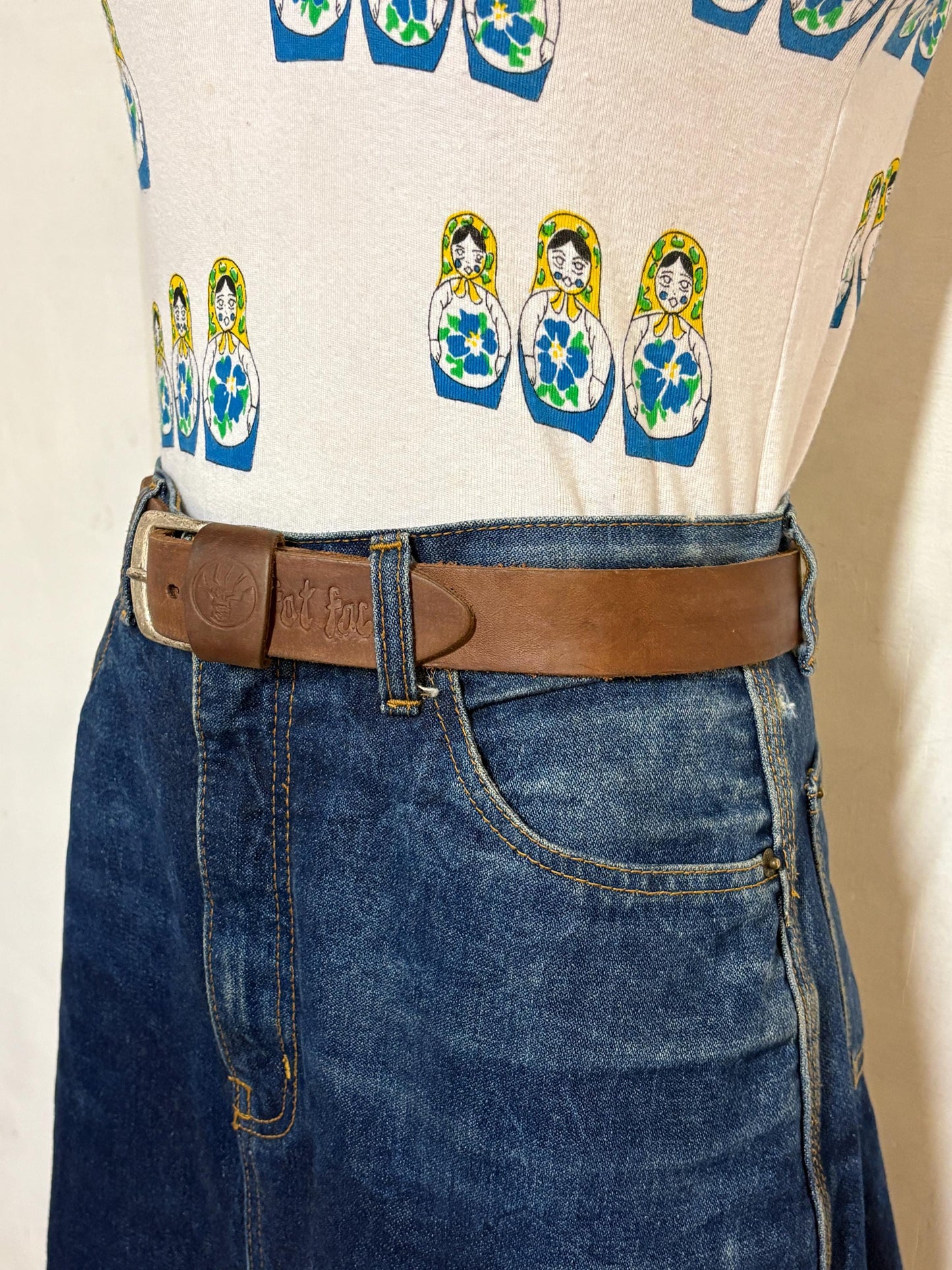 Fat Face Y2K vintage thick brown genuine leather belt for jeans with distressed solid metal buckle. Single piece cowhide with suede back