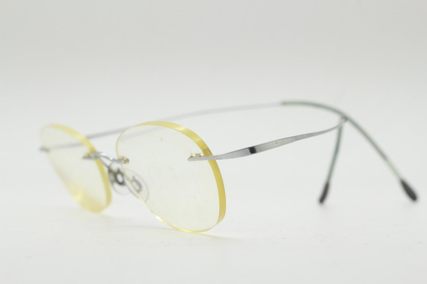 Silhouette frameless oval eye glasses. Extremely minimal lightweight titanium optical frame with springy hingeless arms. 2000s Vintage