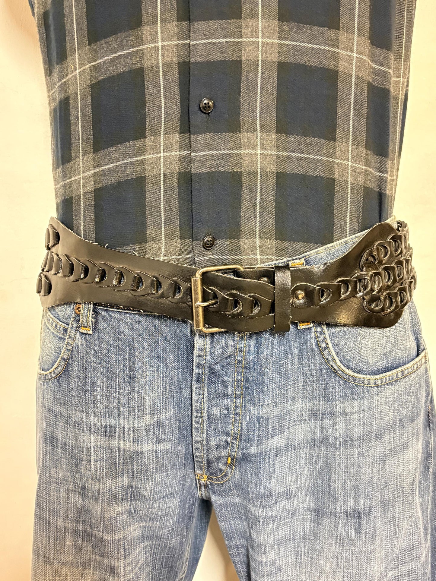 Y2K vintage tall black 70s design belt with 3 layers of looped vinyl strands and solid metal buckle. 2000s NOS. 60s hippy style. Eco leather