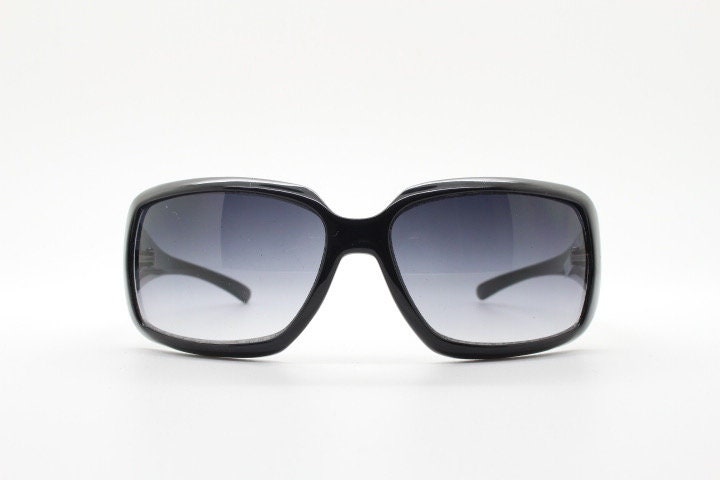 Oscar De La Renta Y2K vintage shield sunglasses. All black gloss wrap around visor with graduating lenses. 2000's bug eye mini mask