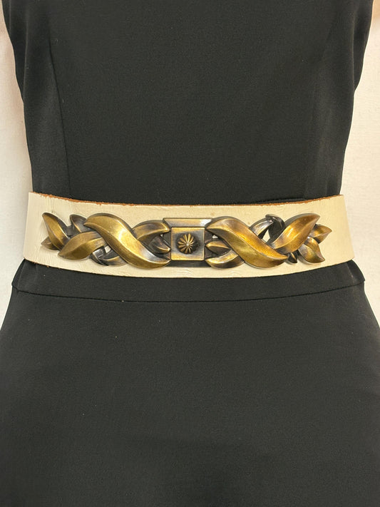 80s vintage womens decorative dress belt. Womens white real leather Sash with large 3D metal embellishment. Cosplay. LARP. Medieval