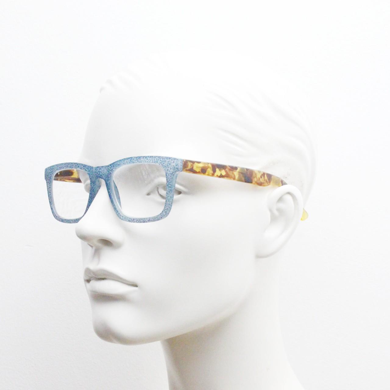 Rectangular Y2K horn rim eye glasses. Contrasting tortoise arms and speckled blue denim look optical frames. Prescription vintage spectacles