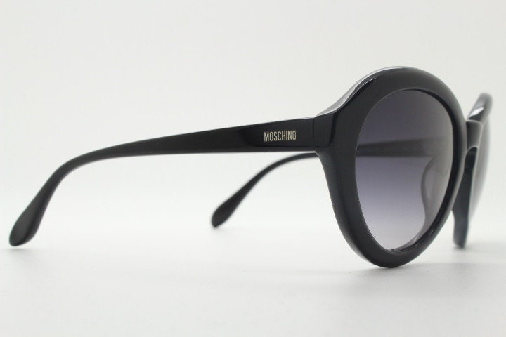 Moschino oversized 60s design sunglasses model 72101SA. Womens big thick black acetate frame with keyhole bridge. Y2k vintage
