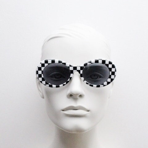 90s vintage round check monochrome sunglasses. 60s op art mod style frame with black lenses. Clout goggles. Oval bug eye NOS. Kurt Cobain