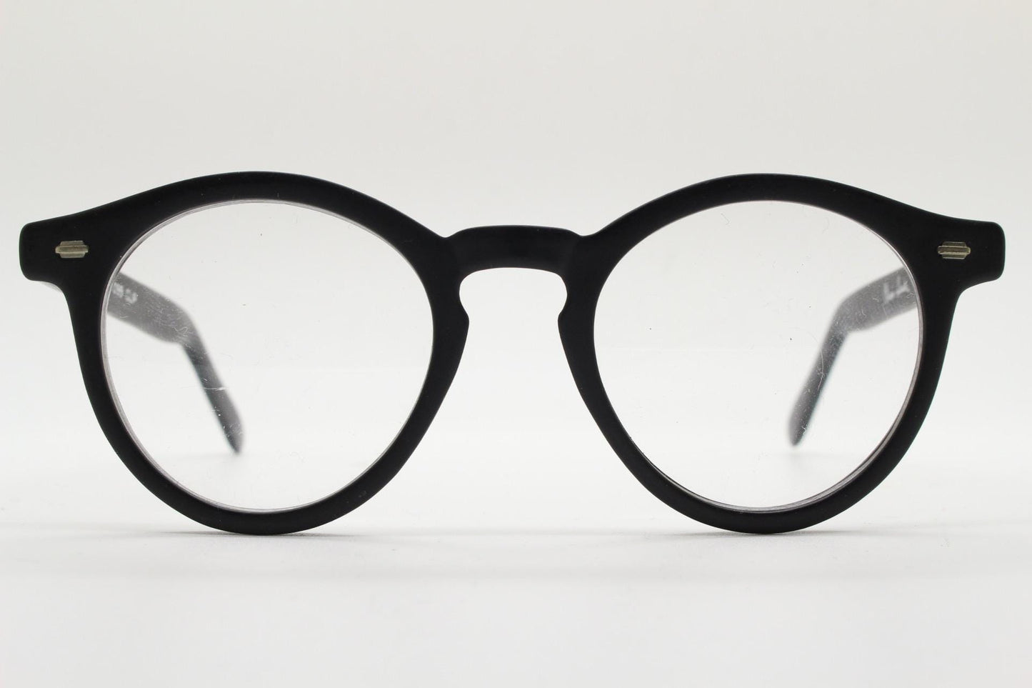 Oliver Smith round eye glasses. Black matt finish optical frames with protruding corners and keyhole bridge. Prescription RX eyeglasses