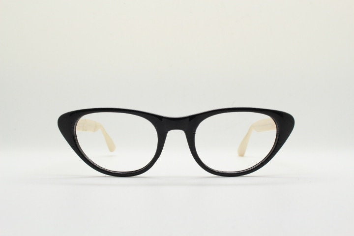Isaac Mizrahi vintage cat eye glasses. Womens black gloss cateye optical frames with beige arms. Prescription RX eyeglasses. NOS spectacles