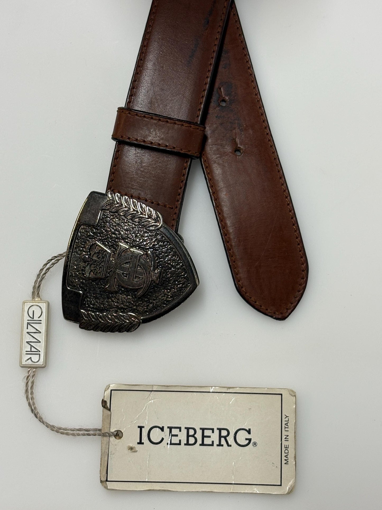 Iceberg 90s vintage belt in matt brown genuine leather with heraldic shield style buckle. For dress or jeans. Made in Italy. BNWT. NOS